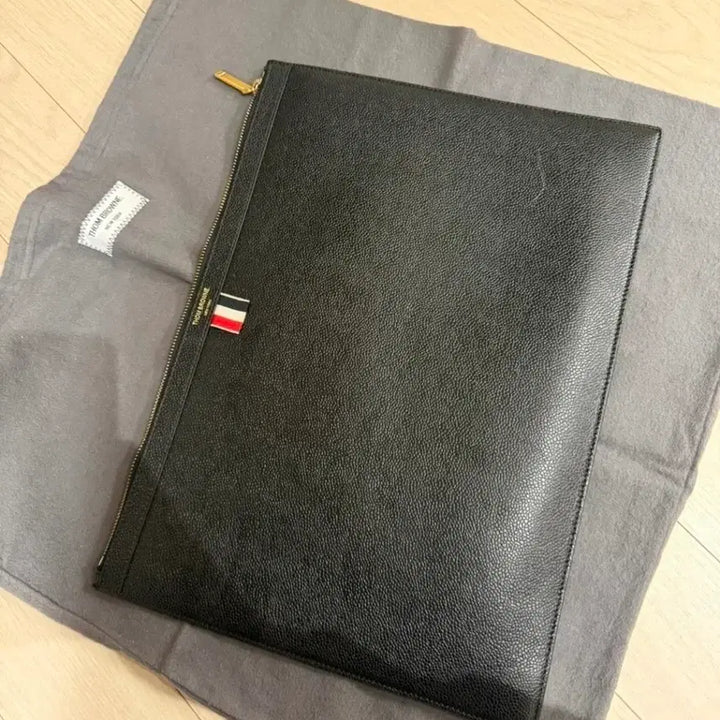 [SOLD OUT] 톰브라운 클러치백