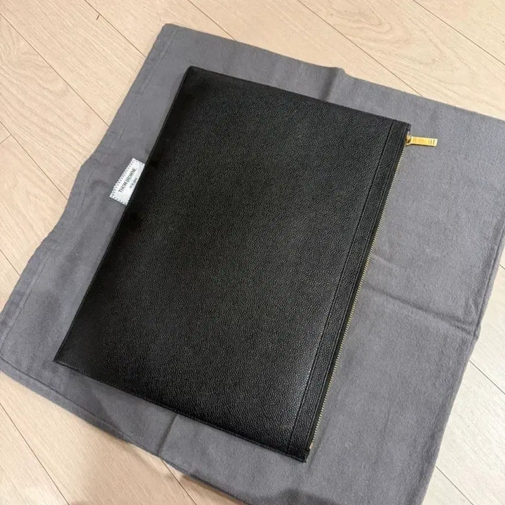 [SOLD OUT] 톰브라운 클러치백