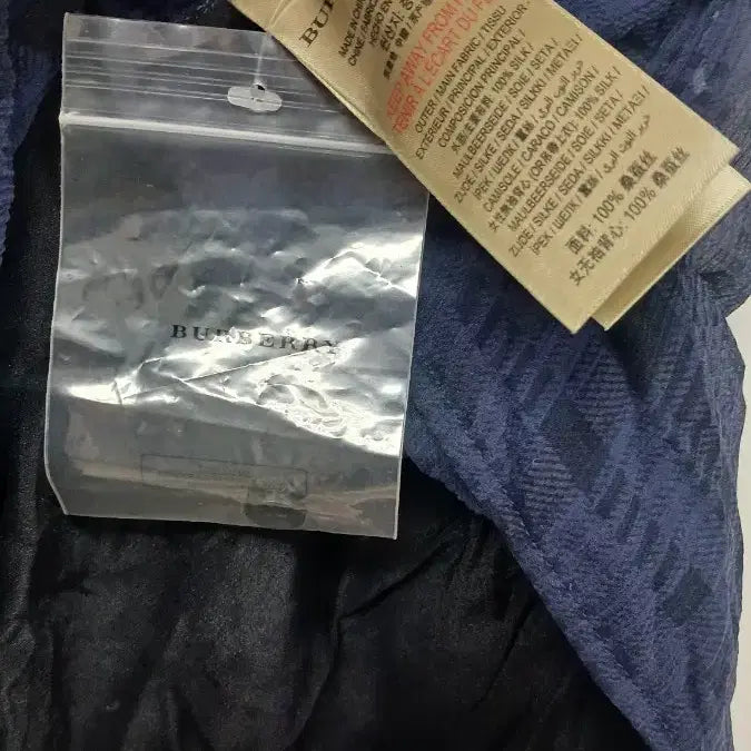 [SOLD OUT] 버버리 체크/블랙 블라우스 S 사이즈