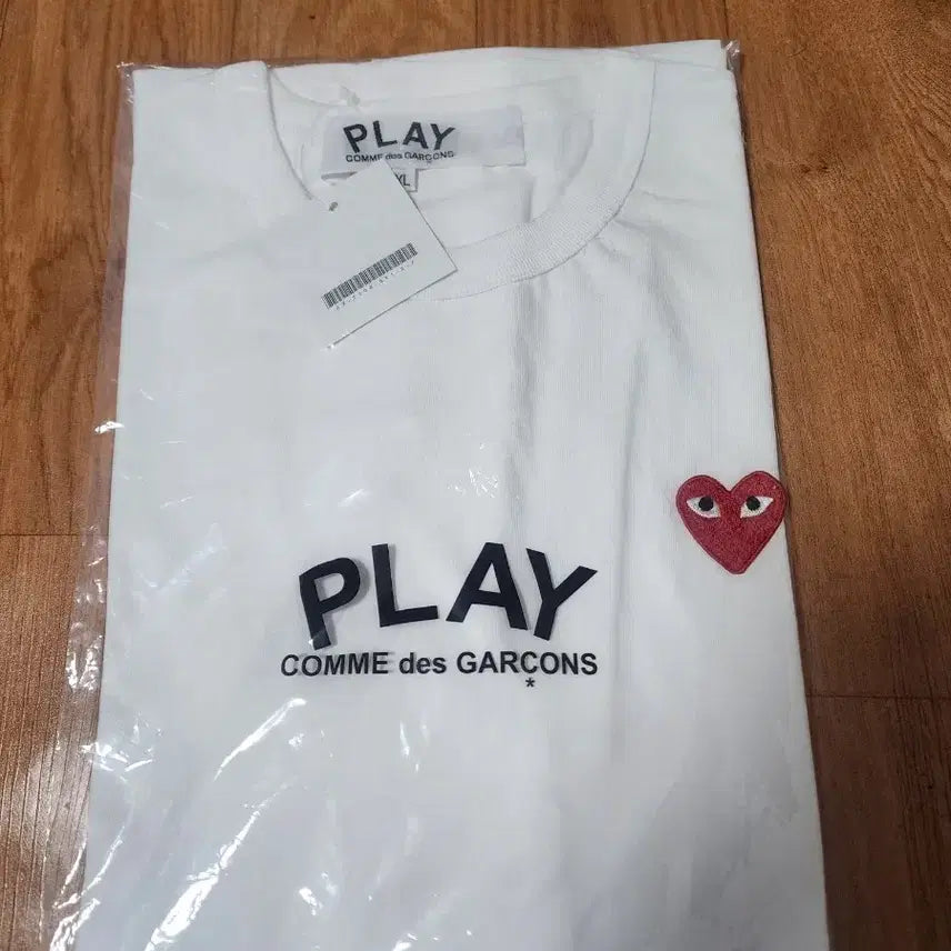 [SOLD OUT] 꼼데가르송 플레이 흰색 반팔티 XL 새상품