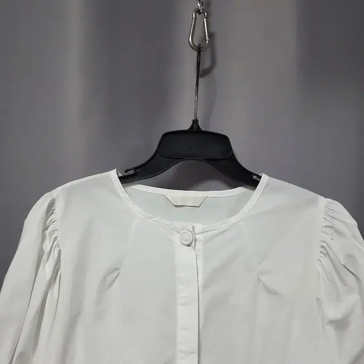 [SOLD OUT] 밴딩 소매 라운드 퍼프 블라우스