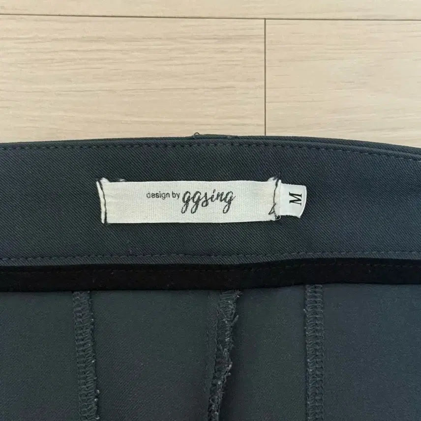 [BUNJANG] Gogosing Semi-Wide Fit Tucked Slacks Grey M / 고고싱 핀턱 세미 와이드핏 슬랙스 회색(그레이) M 판매합니다.