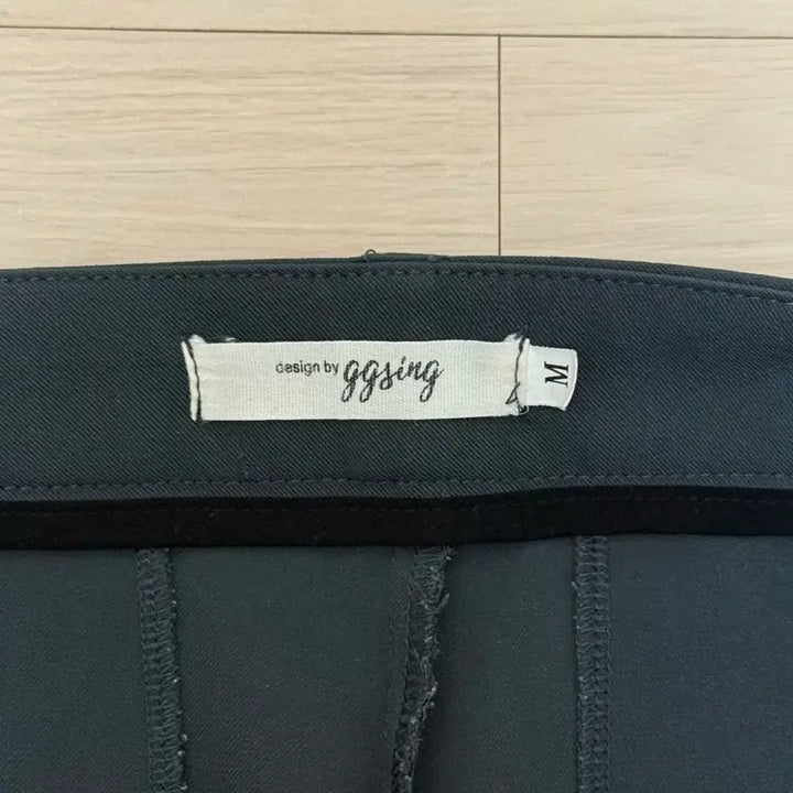 [BUNJANG] Gogosing Semi-Wide Fit Tucked Slacks Grey M / 고고싱 핀턱 세미 와이드핏 슬랙스 회색(그레이) M 판매합니다.
