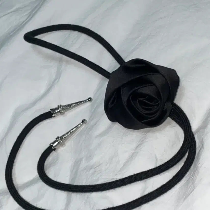 [BUNJANG] Artist Complex Rose Bolo Tie (Used) / 아티스트 컴플렉스 장미 볼로 타이 블랙 (2회착용)