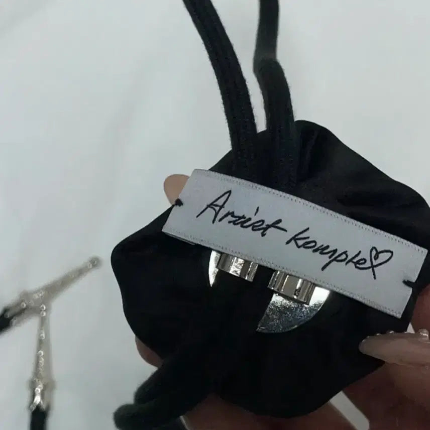[BUNJANG] Artist Complex Rose Bolo Tie (Used) / 아티스트 컴플렉스 장미 볼로 타이 블랙 (2회착용)