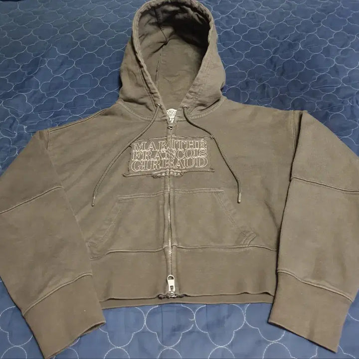 [BUNJANG] Marithe Francois Girbaud Seulgi Classic Logo Crop Hoodie Charcoal (M) / (슬기st) 마리떼프랑소와저버 클래식 로고 크롭 후드집업 차콜 (M)