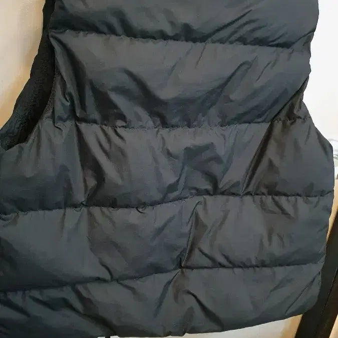 [BUNJANG] Discovery Black Padded Vest (Size 95) / 디스커버리 검정 패딩 조끼95  상태최상급 새거수준 남여공용