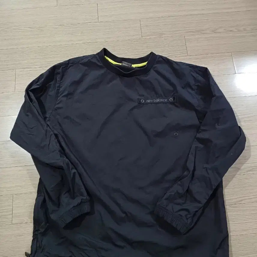 [SOLD OUT] 뉴발란스 블랙 바람막이 긴팔 티셔츠XL