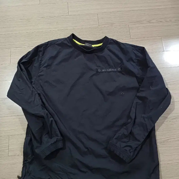 [SOLD OUT] 뉴발란스 블랙 바람막이 긴팔 티셔츠XL