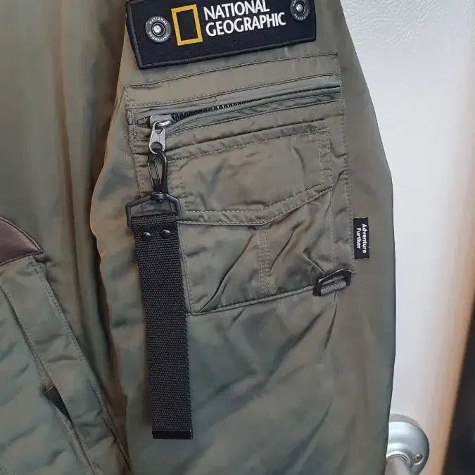 [BUNJANG] National Geographic Khaki Bomber Jacket 100 / 내셔널지오그래픽 카키 봄버 점퍼100