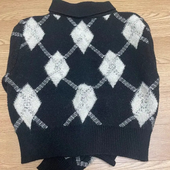 [BUNJANG] Noze Argyle Knit Crop Top / 노제 아가일니트