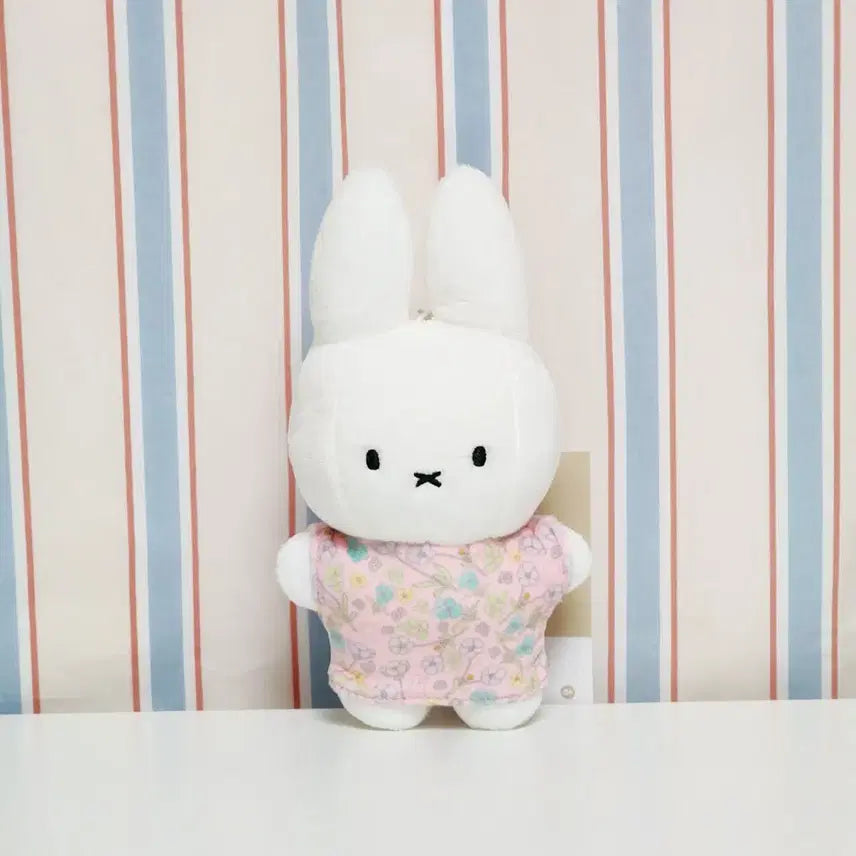 [BUNJANG] Miffy Floral Outfit Keyring Doll (Authentic) / 새상품)미피 꽃무늬옷 키링 인형_정품 마스코트 누이 마콧 공식 굿즈 공굿