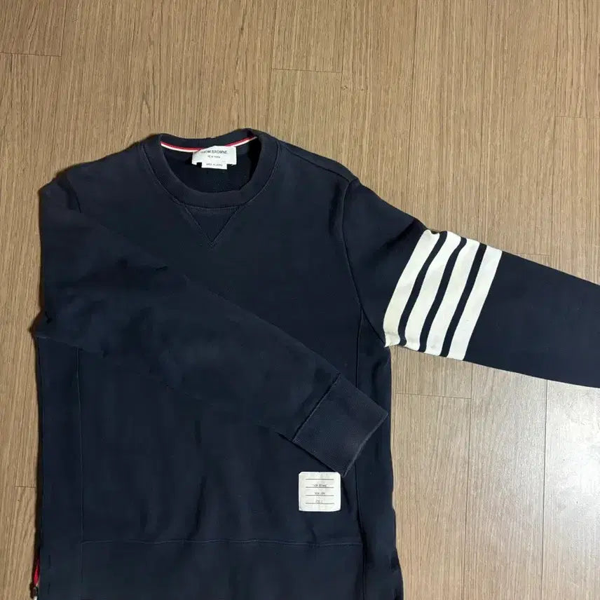 [SOLD OUT] 톰브라운 네이비 맨투맨 2사이즈