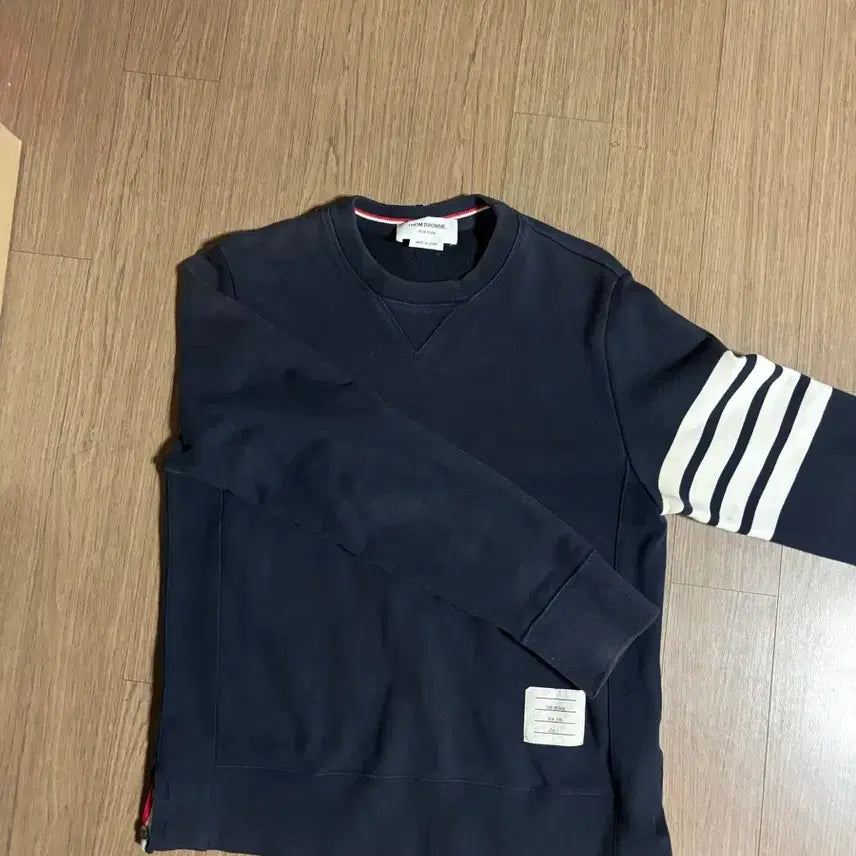 [SOLD OUT] 톰브라운 네이비 맨투맨 2사이즈