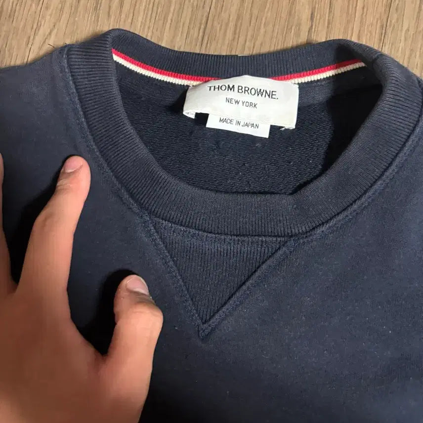 [SOLD OUT] 톰브라운 네이비 맨투맨 2사이즈