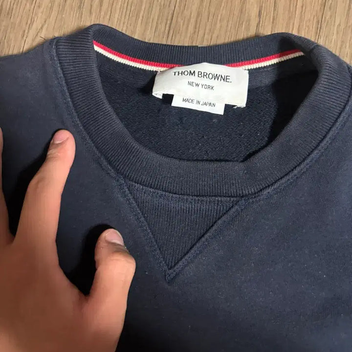 [SOLD OUT] 톰브라운 네이비 맨투맨 2사이즈