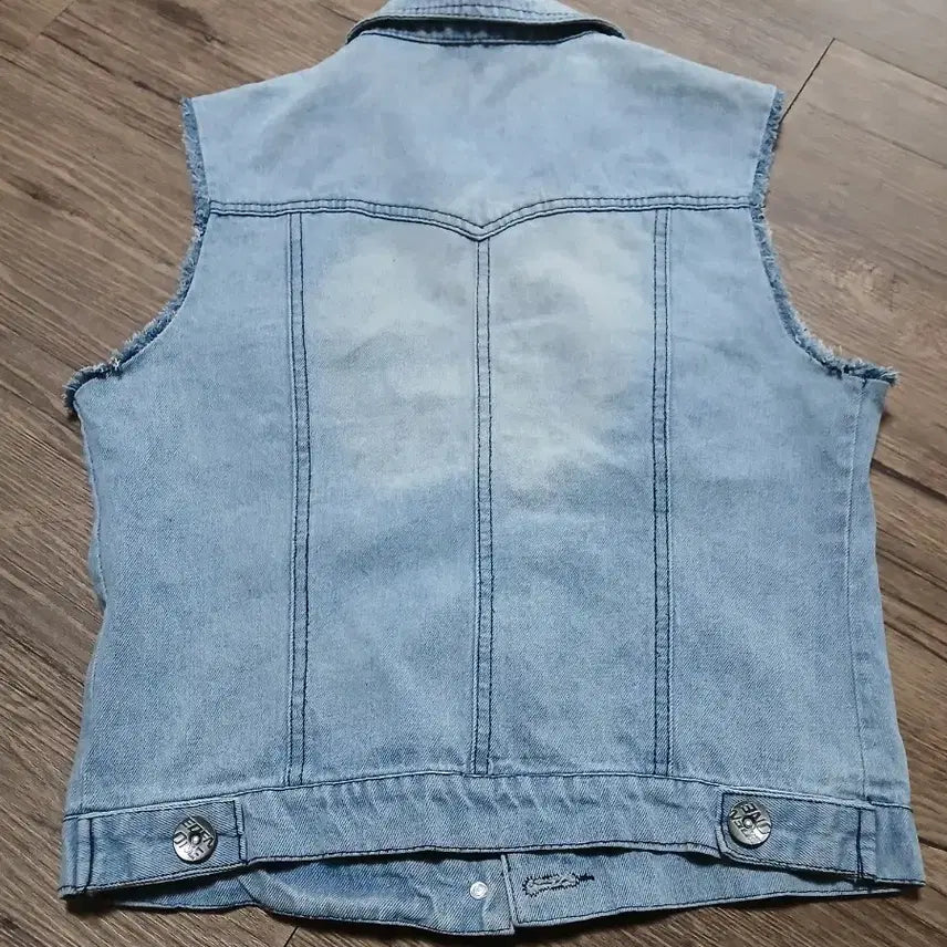[BUNJANG] Olive Green Denim Vest with Bead Embellishments / OLIVE GREEN 데님 청조끼 비즈 장식팝니다.