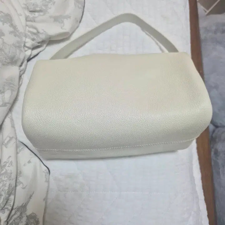 [BUNJANG] 에이노 Aplin bag  크림색상 / 에이노 Aplin bag  크림색상