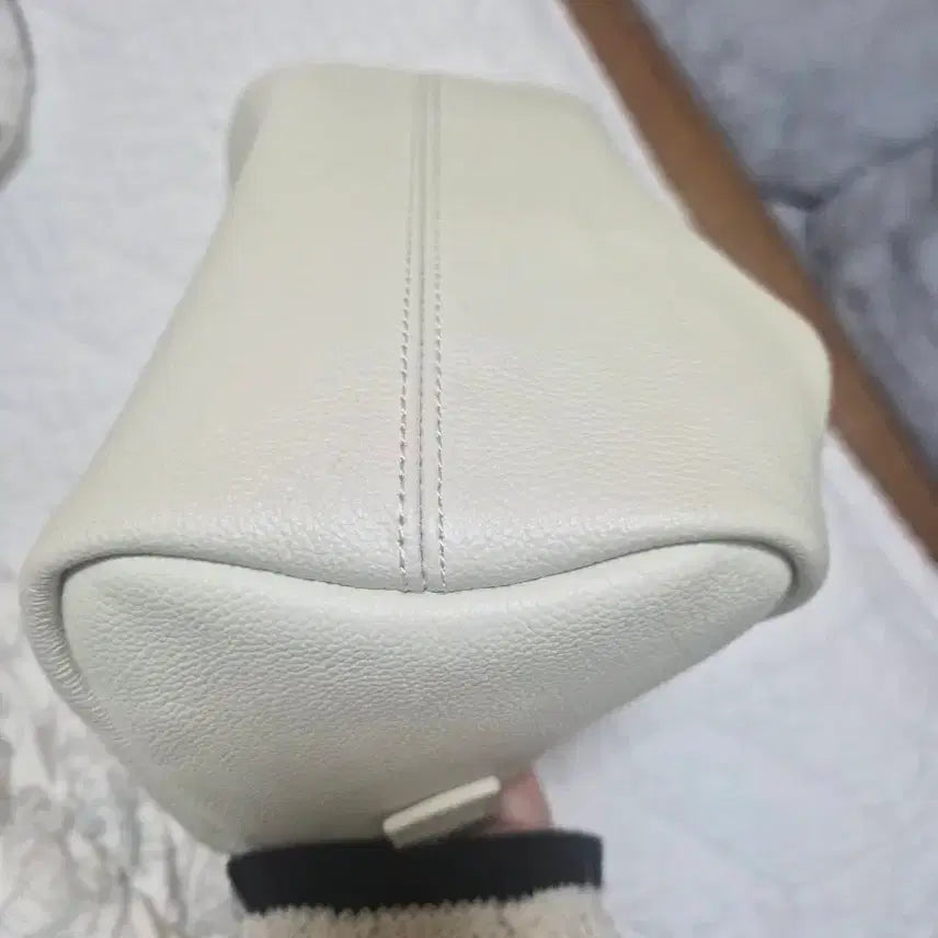 [BUNJANG] 에이노 Aplin bag  크림색상 / 에이노 Aplin bag  크림색상
