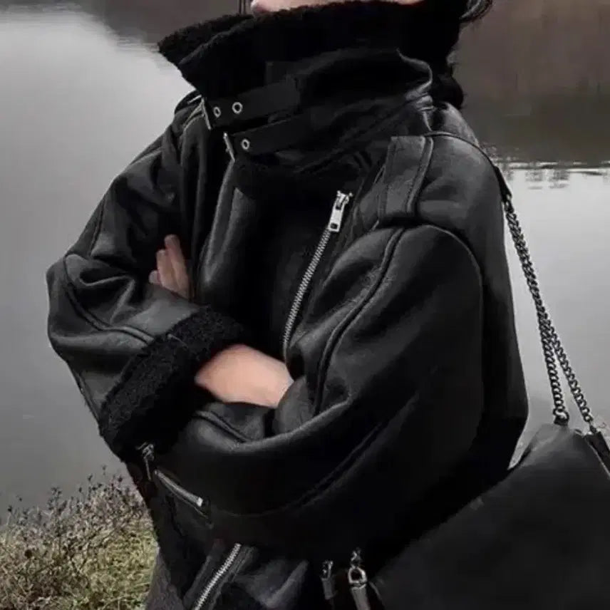 [BUNJANG] Leeuun Black Buckle Mustang Jacket / 이은 블랙 버클 무스탕