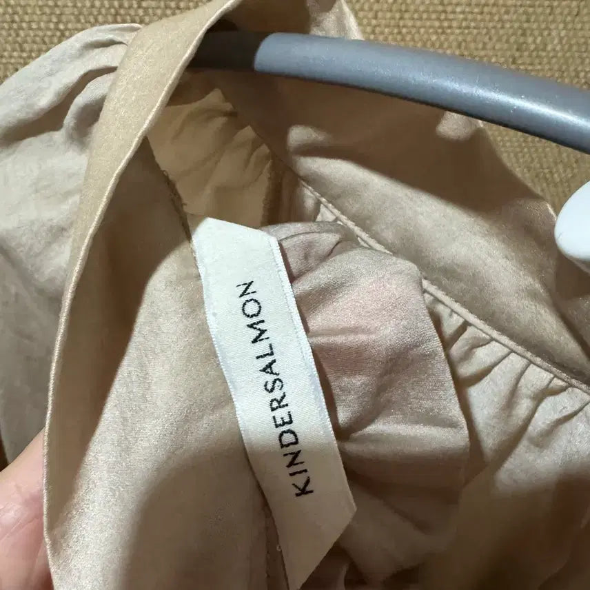 [BUNJANG] Kinder Salmon Gather Neck Blouse - Toast / 킨더살몬 개더 넥 블라우스 토스트