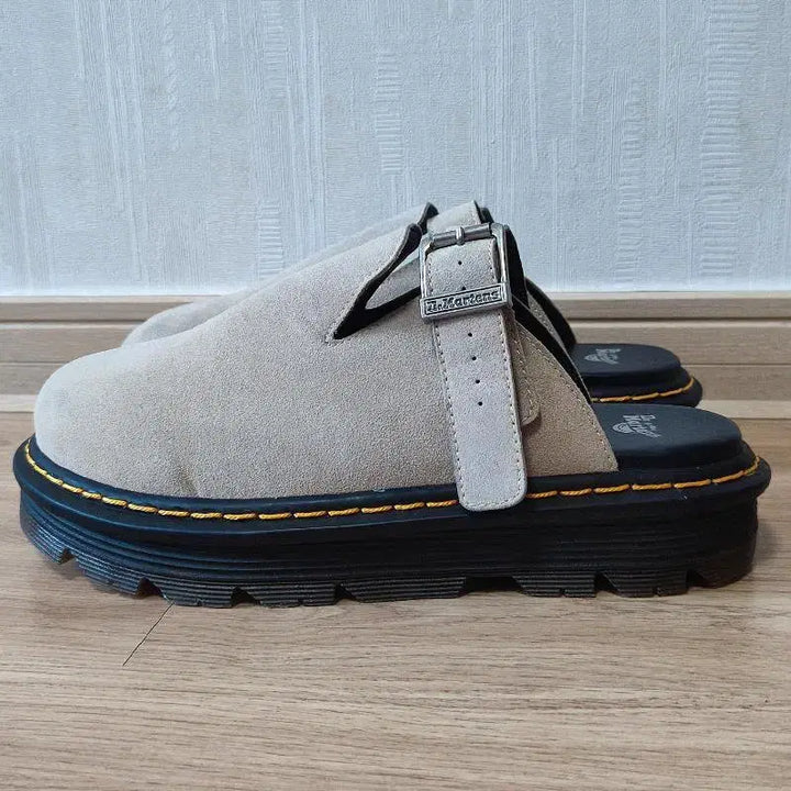 [SOLD OUT] 닥터마틴 신형 스웨이드 뮬 슬리퍼 280