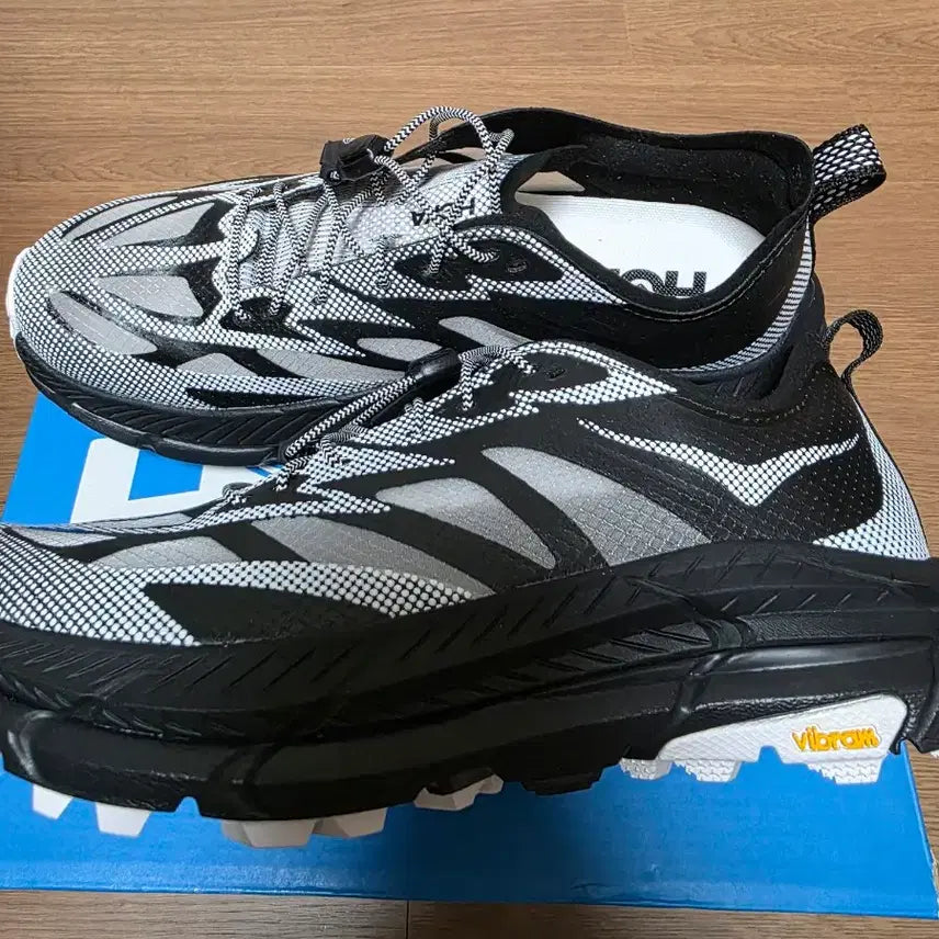 [BUNJANG] Hoka Mach 4 Running Shoes (Size 240) / 호카 마파테 스피드4  240