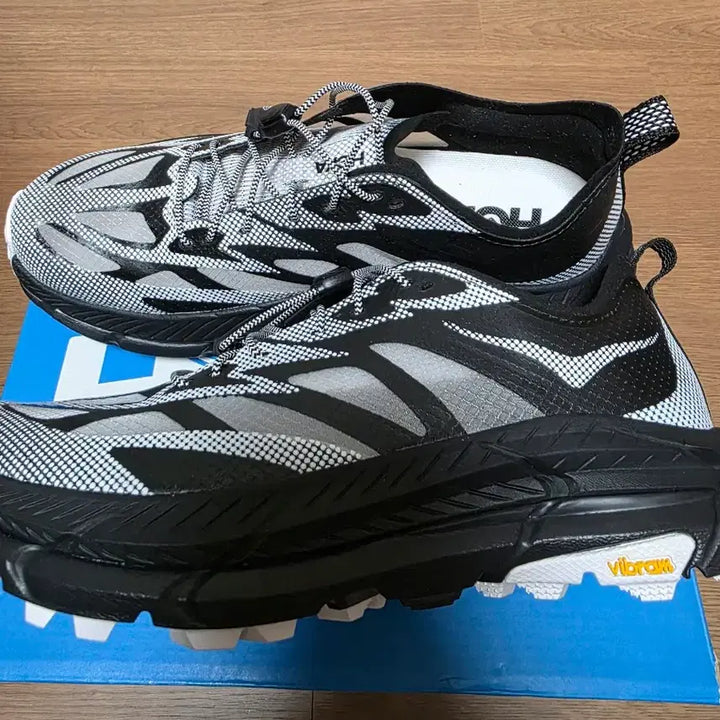 [BUNJANG] Hoka Mach 4 Running Shoes (Size 240) / 호카 마파테 스피드4  240