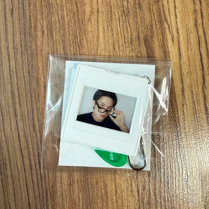 [BUNJANG] INNIISFREE Mingyu Film Mount Keyring / 이니스프리 민규 필름 마운드 키링
