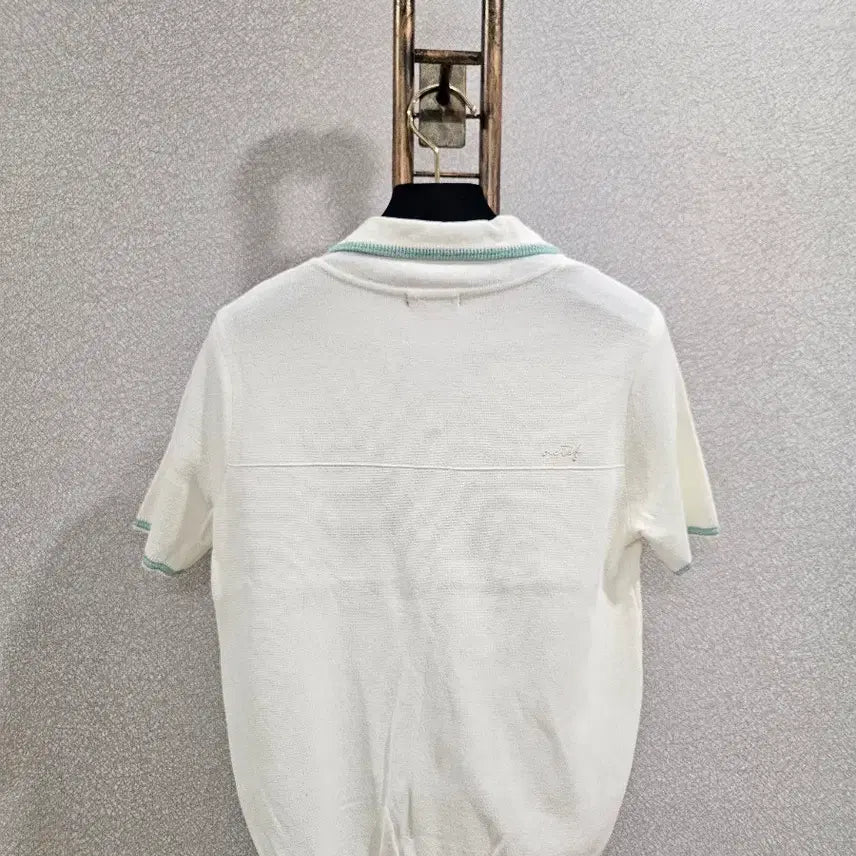 [BUNJANG] Sisley Pointed Blouse / 시슬리