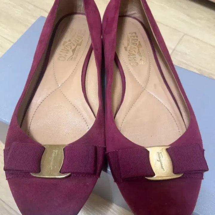 [BUNJANG] Ferragamo Vara Flat Shoes (37) / (정품) 페라가모 바라 플랫(37)