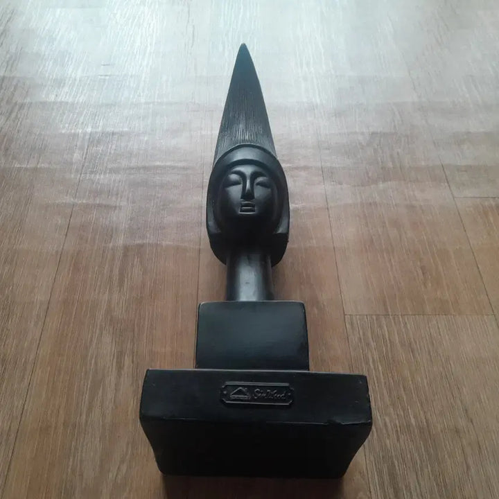 [BUNJANG] Wooden "Pointed Hair Woman" Figurine / 뾰쪽머리 여인상 - 우드