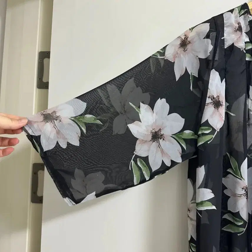 [BUNJANG] Flower Chiffon Black Long Robe Cardigan / 플라워 시폰 블랙 롱 로브 가디건