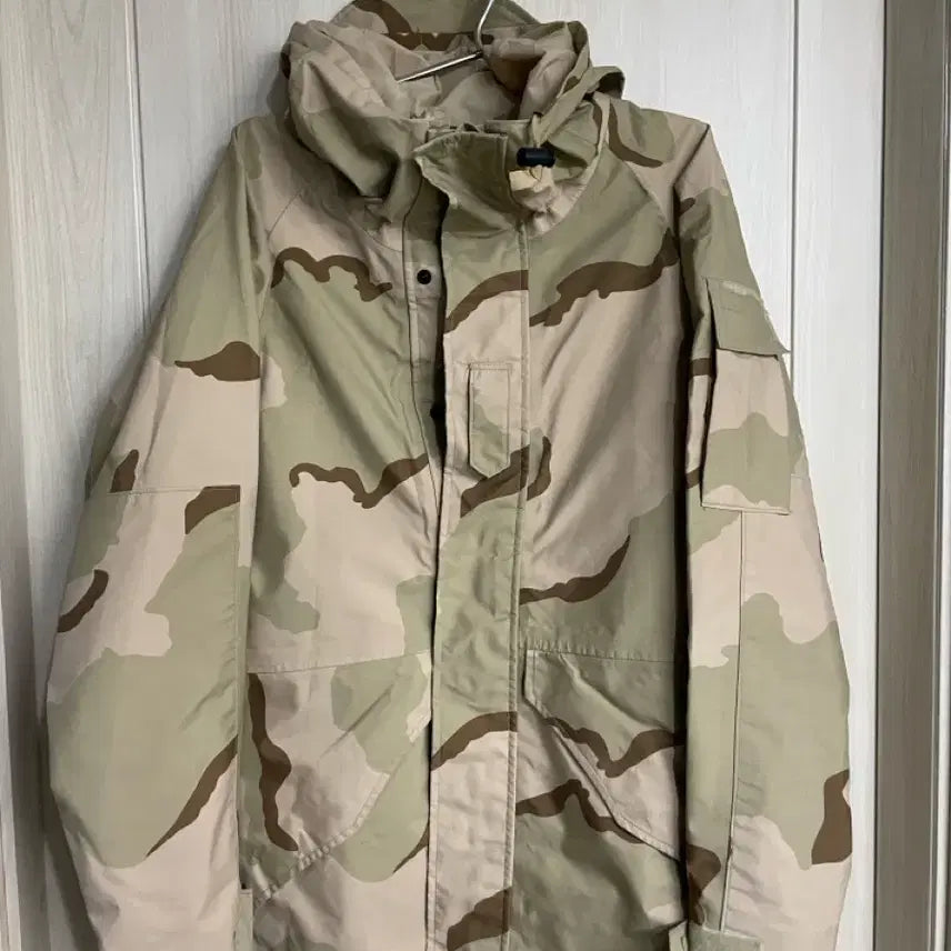[BUNJANG] US Military Desert 3-Color Gore-Tex Jacket (Size 95) / 미군사막3색 고어자켓