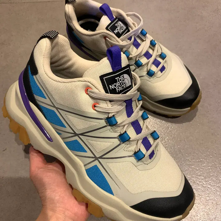 [SOLD OUT] 245 새상품 노스페이스 신발 지오돔 레이스 운동화 등산화 트레일러닝화
