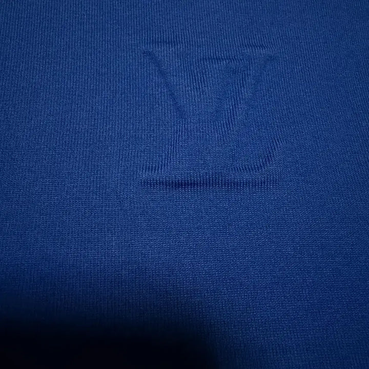 [SOLD OUT] 루이비통 엠보스 LV로고 반팔티 xl