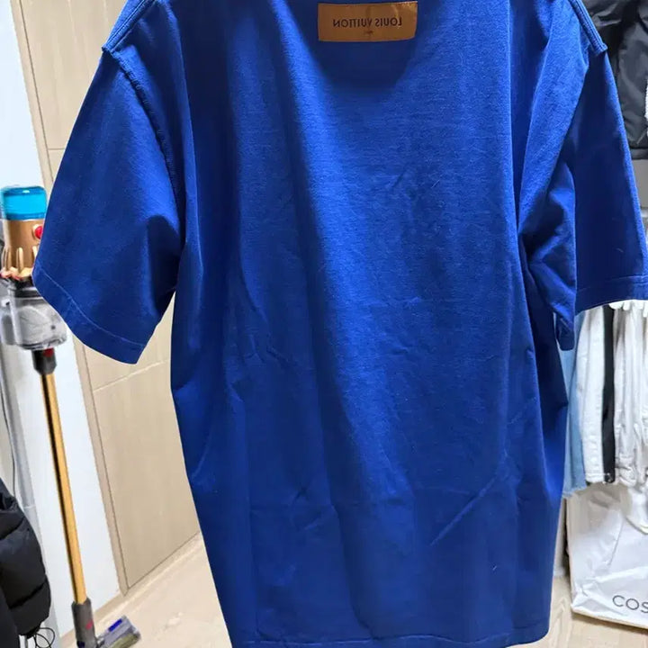 [SOLD OUT] 루이비통 엠보스 LV로고 반팔티 xl
