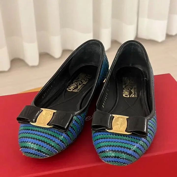 [BUNJANG] Salvatore Ferragamo Sequin Flat Shoes / (정품/한정판) 페라가모 스팽글 플랫슈즈