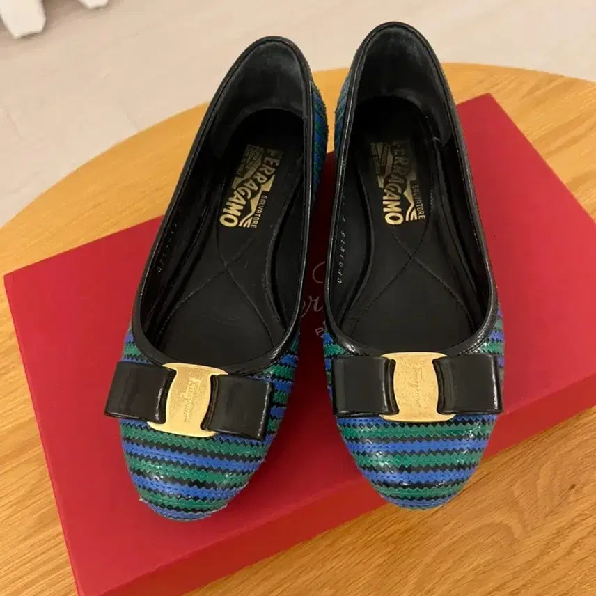 [BUNJANG] Salvatore Ferragamo Sequin Flat Shoes / (정품/한정판) 페라가모 스팽글 플랫슈즈