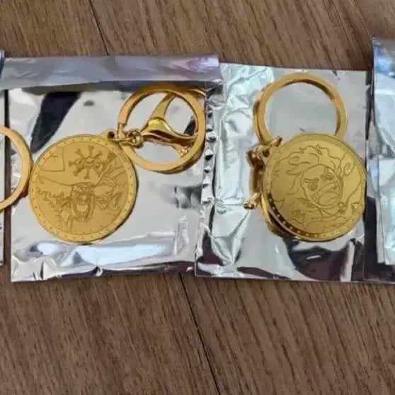 [BUNJANG] One Piece Gold Coin Medal Keyring Set - Luffy, Shanks, Buggy, Blackbeard / 원피스 골드 메달 키링 풀셋 루피 샹크스 버기 검은수염