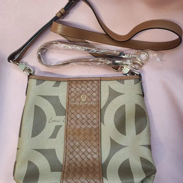 [BUNJANG] Louis Quatorze Crossbody Bag / 루이까또즈 크로스백