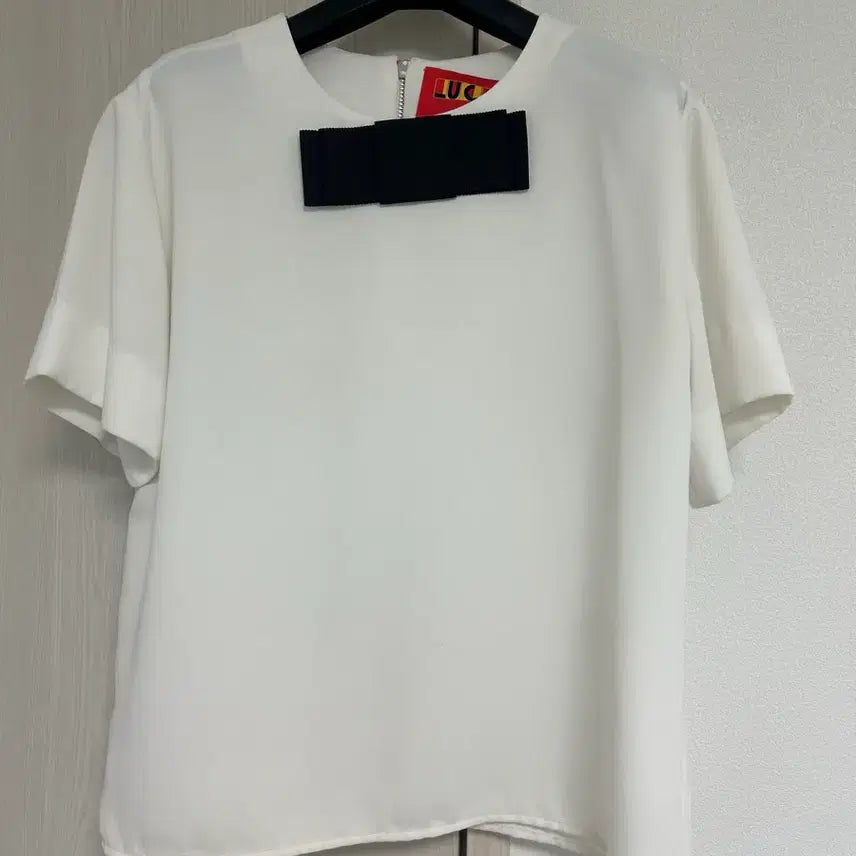 [BUNJANG] Lucky Chouette White Short Sleeve Blouse / 럭키슈에뜨 화이트 반팔 블라우스