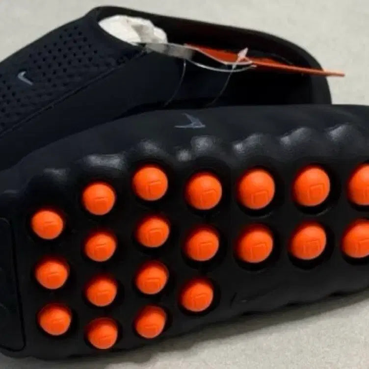 [BUNJANG] Nike Mind 001 Black Hyper Crimson Sneakers / 나이키 마인드 001 블랙 하이퍼 크림슨 250 미개봉
