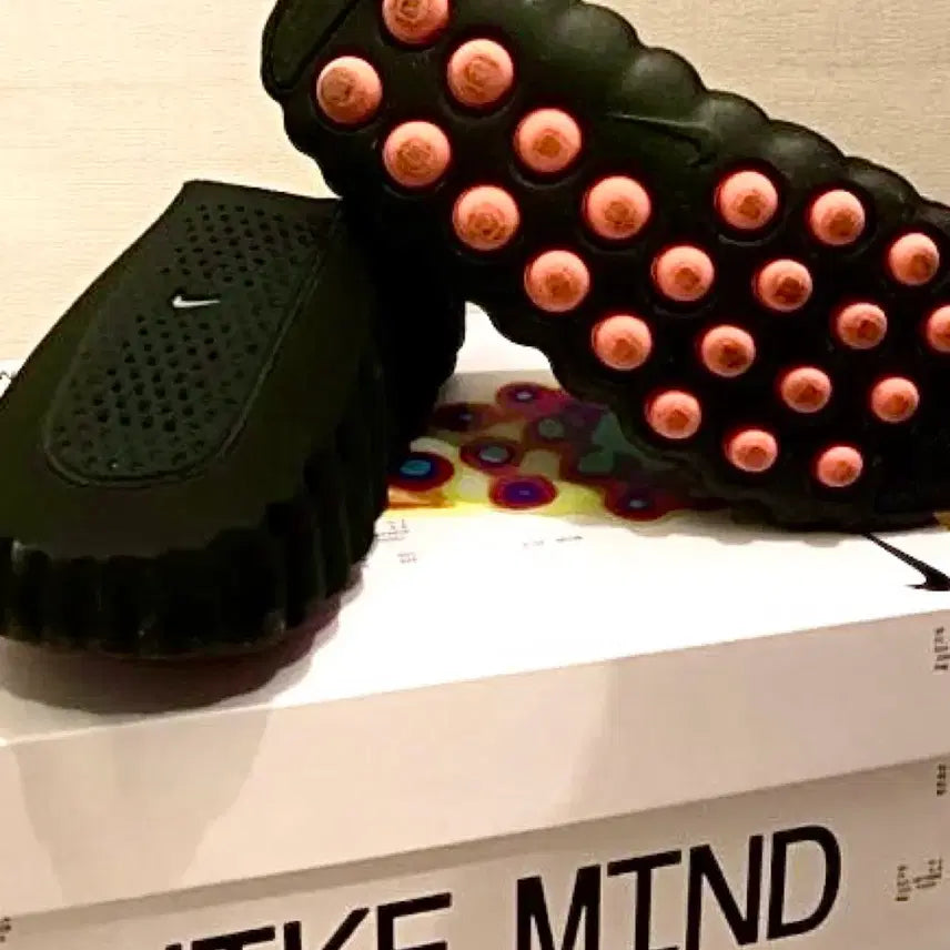 [BUNJANG] Nike Mind 001 Black Hyper Crimson Sneakers / 나이키 마인드 001 블랙 하이퍼 크림슨 250 미개봉