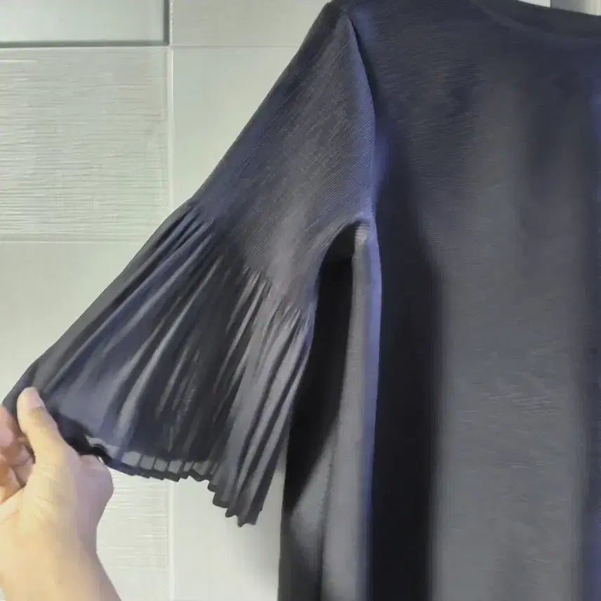 [BUNJANG] Pleated Punch Top Blouse / 펀칭 플리츠 상의