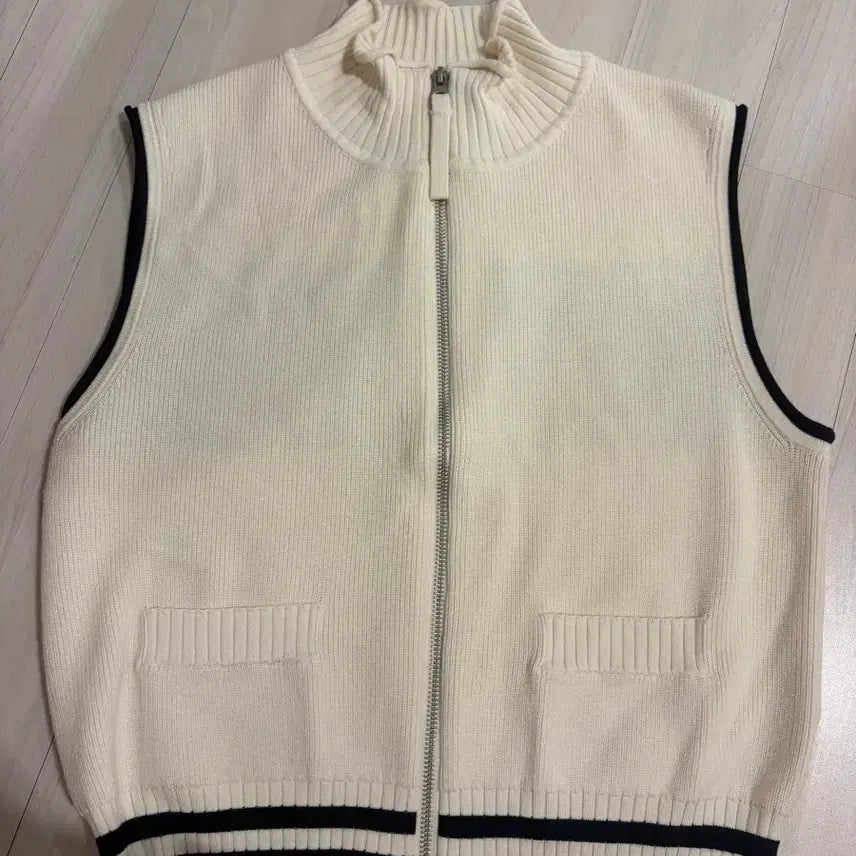 [BUNJANG] Matin Kim Spell Stripe Knit Vest Ivory / 마뗑킴 스펠 스트라이프 니트 베스트 아이보리 M 새상품급