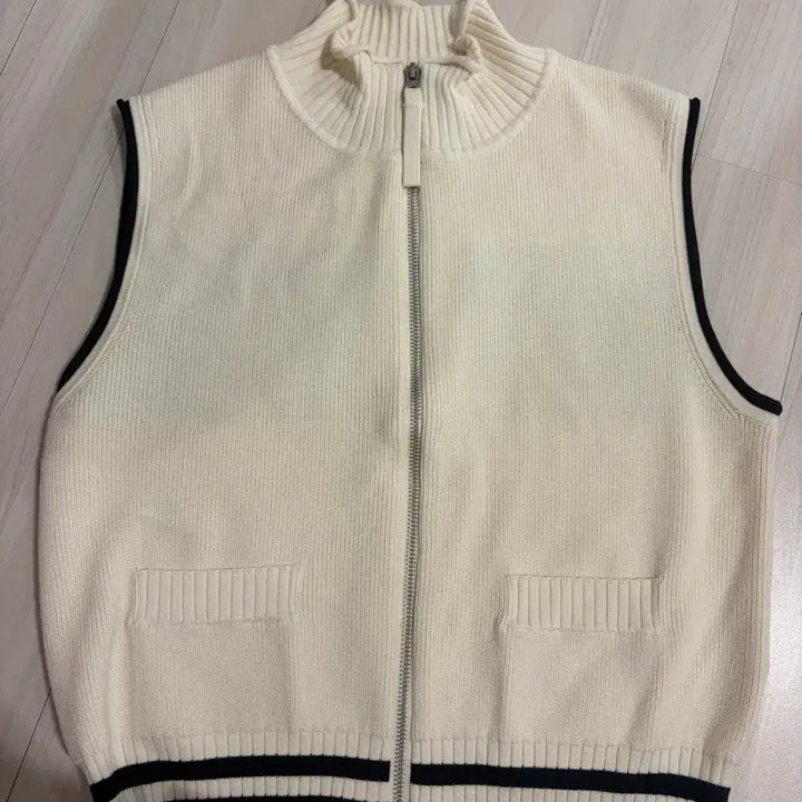 [BUNJANG] Matin Kim Spell Stripe Knit Vest Ivory / 마뗑킴 스펠 스트라이프 니트 베스트 아이보리 M 새상품급