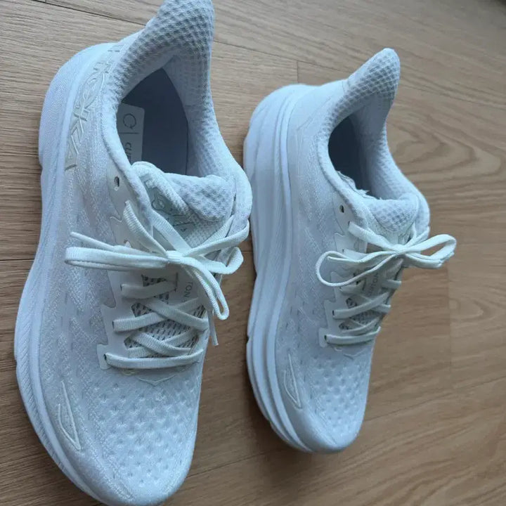 [BUNJANG] Hoka Clifton 9 Running Shoes (255mm) / 호카 클리프톤9 255 새 상품