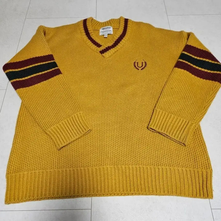 [BUNJANG] Yellow V-Neck Knit Sweater / 마지막 가격/옐로우 브이넥 니트