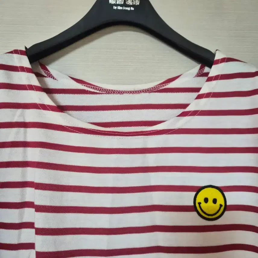 [BUNJANG] Striped T-Shirt with Smile Patch / 단가라 반팔 티셔츠 스마일 패치